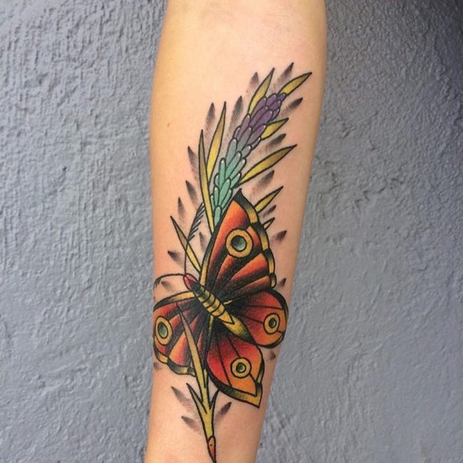 tatuaje de mariposa para mujer en el brazo