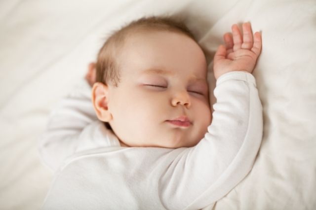 como dormir a un bebe