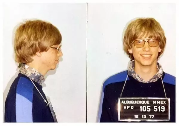 Foto de Bill Gates arrestado por conducir sin carnet