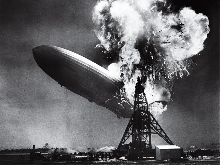 El Hindenburg en llamas (1937)