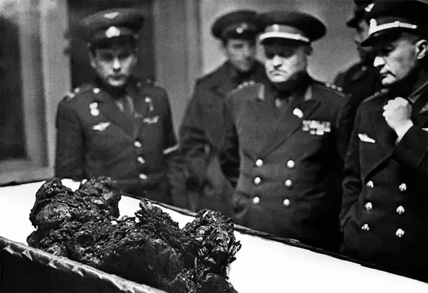Los restos del hombre que cayó del espacio, Vladimir Komarov.